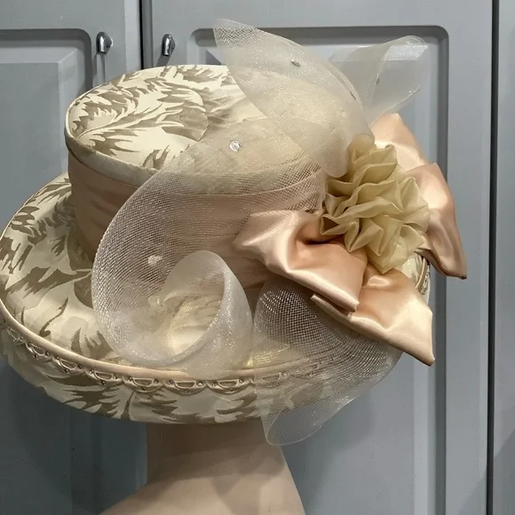 Vintage Donna Vinci Couture Hat Gold Embroidered Fabric Rhinestones Bows Accent Donnavinci | Accessories | Vintage Donna Vinci Couture Hat  main image 3